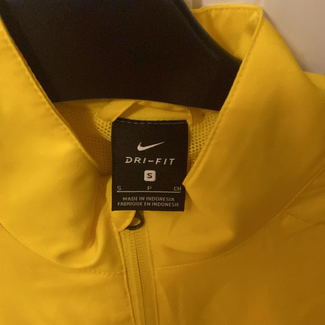 Gul träningsjacka från Nike - 90