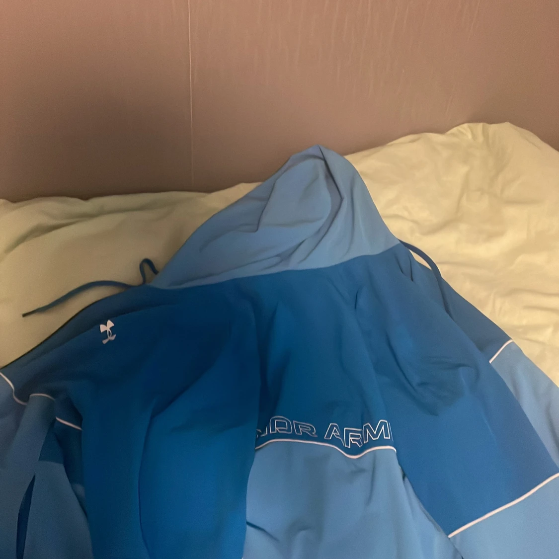 Blå hoodie från Under Armour