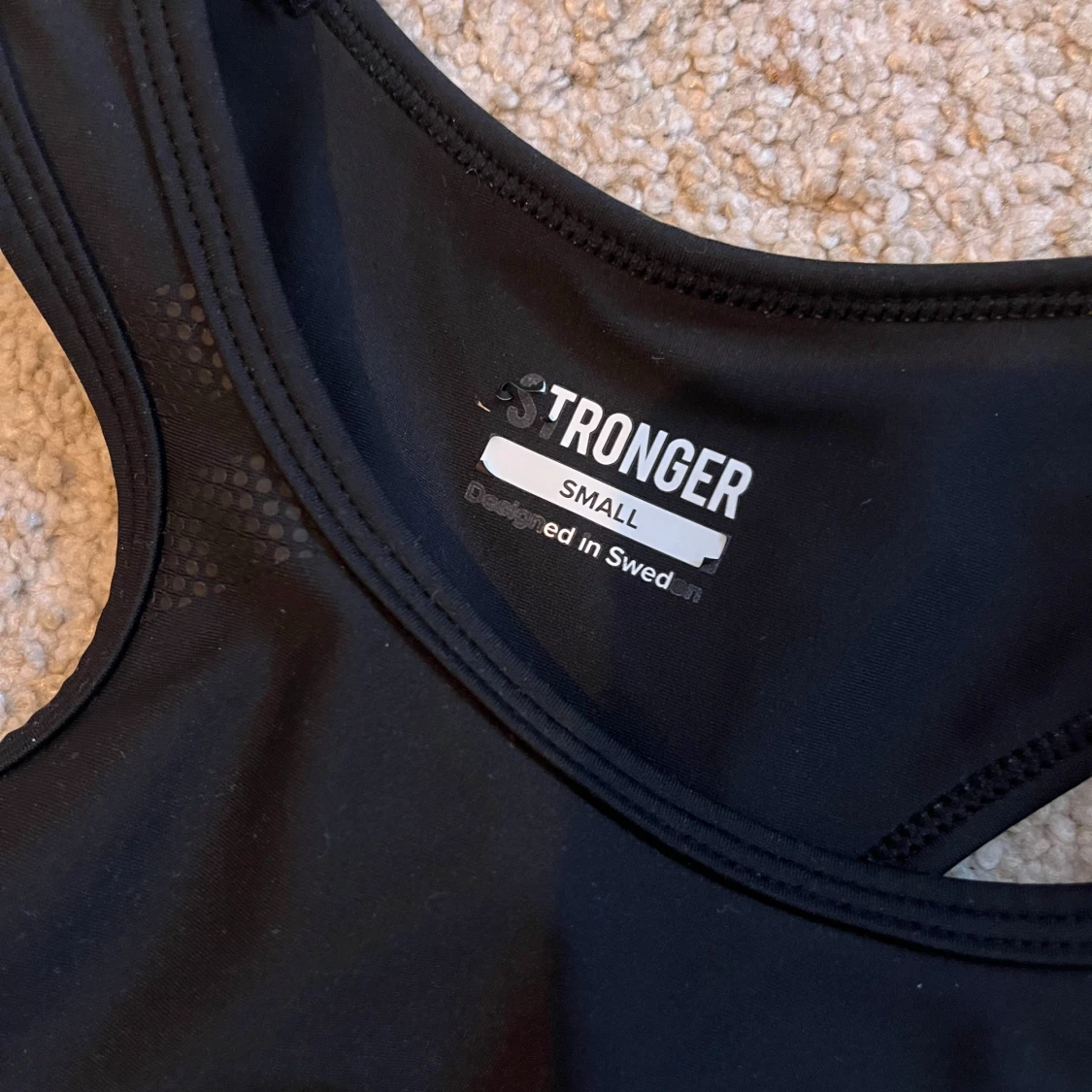 Svart sporttopp Stronger - 92