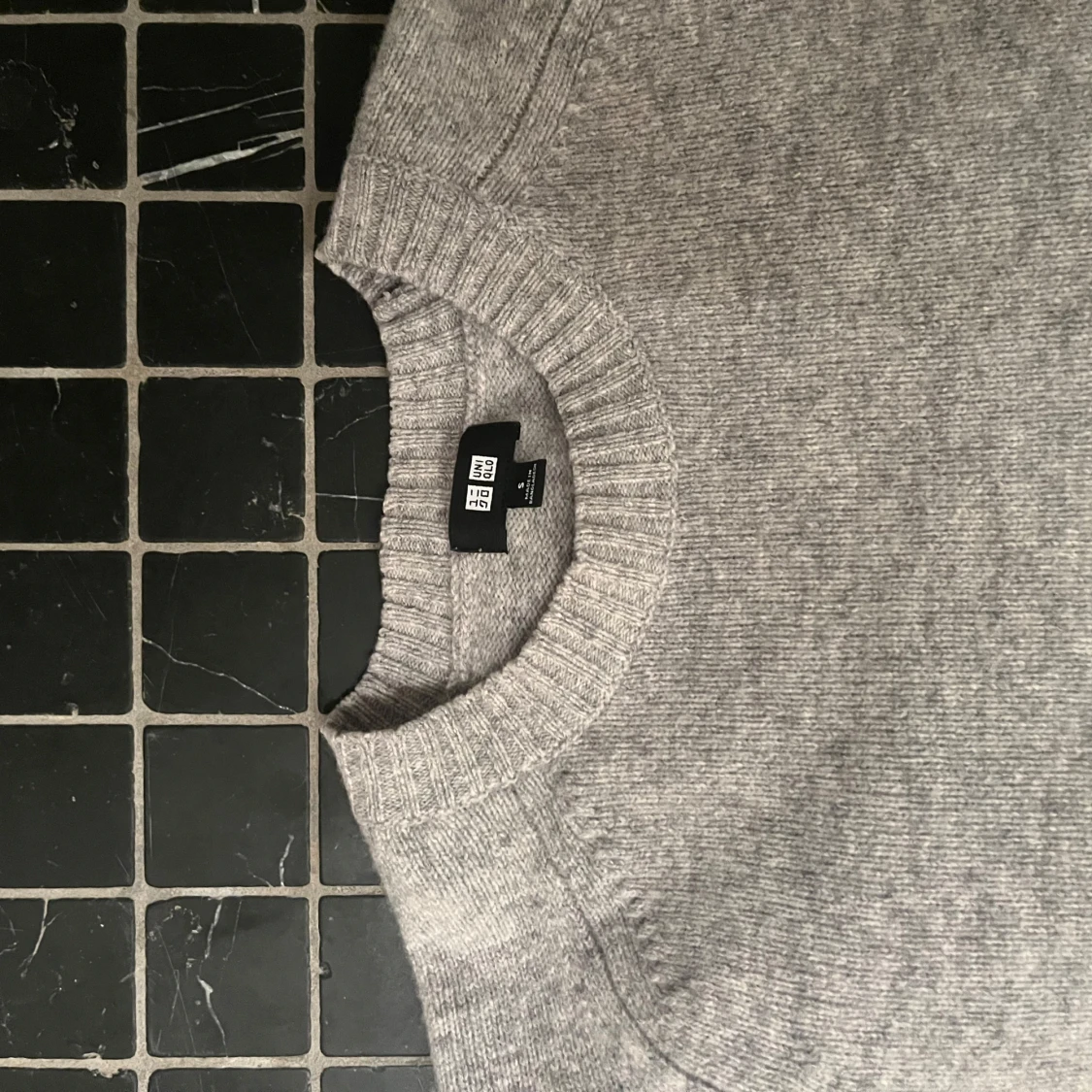 Grå tröja från Uniqlo - 91