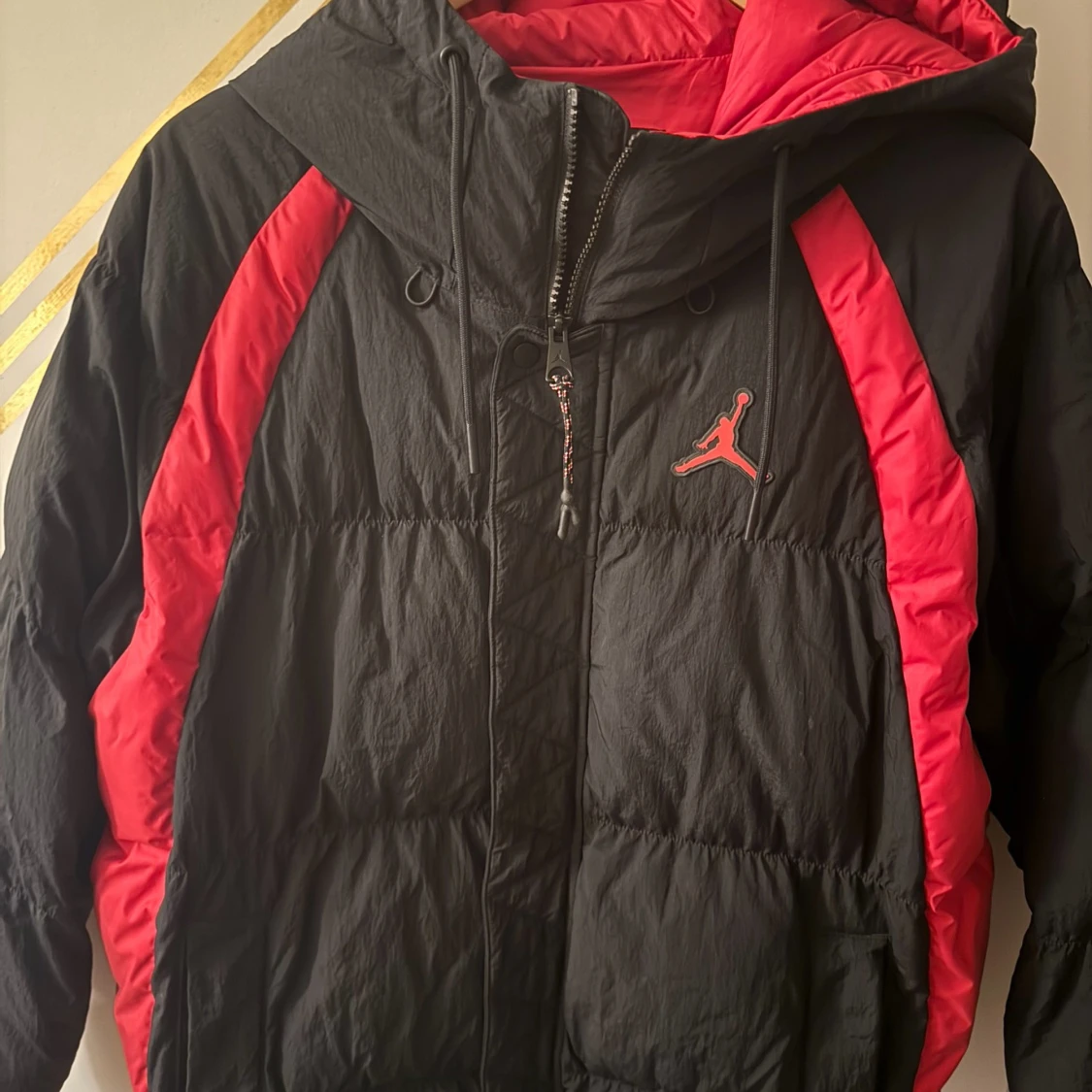 Svart och röd puffer jacka Jordan - 90