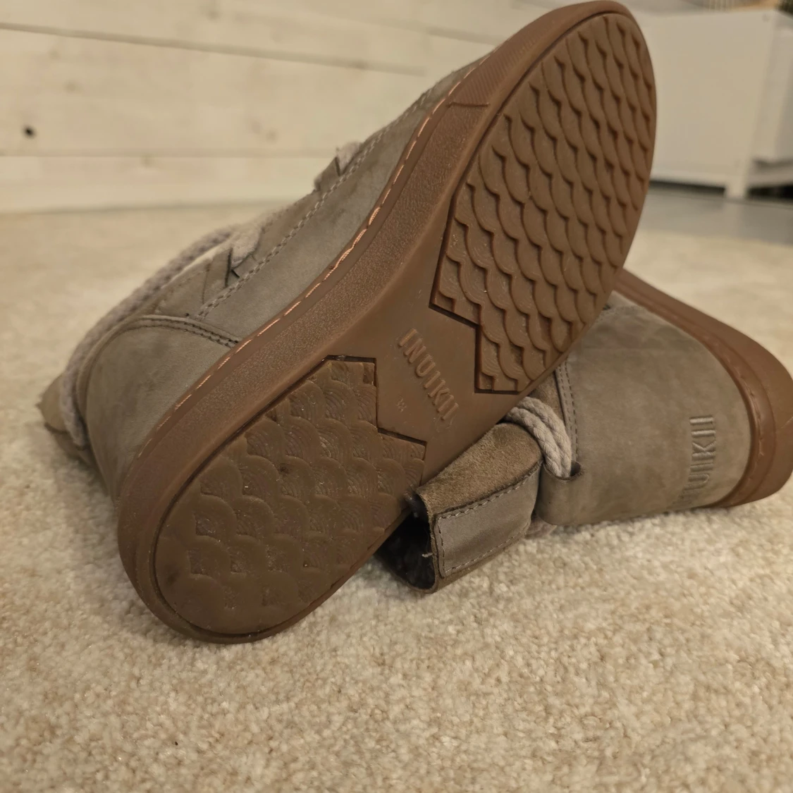 Grå  inukii boots med paljettdetaljer - 91