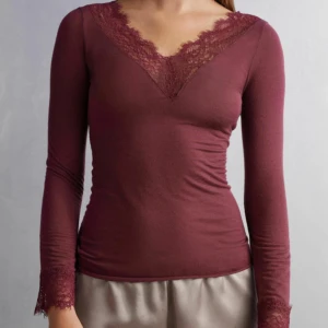 Intermissimi  - Denna intermissimi tröja kommer inte till användning längre, använder vanligtvis storlek S men M fungerar lika bra. Inte så stor skillnad💕 skriv för fler bilder eller frågor!