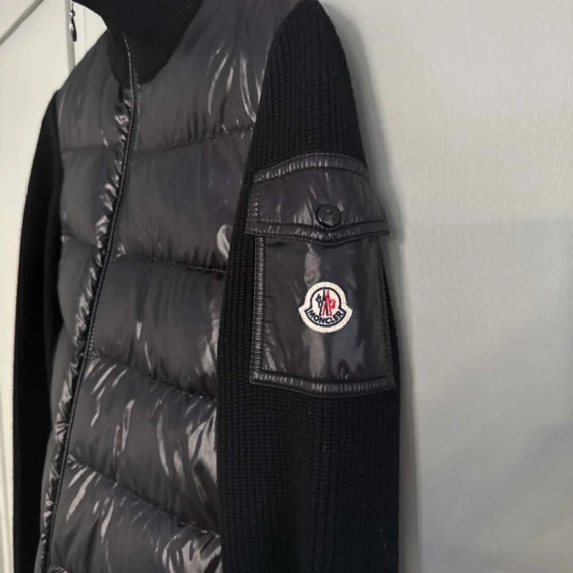 Svart dunjacka från Moncler