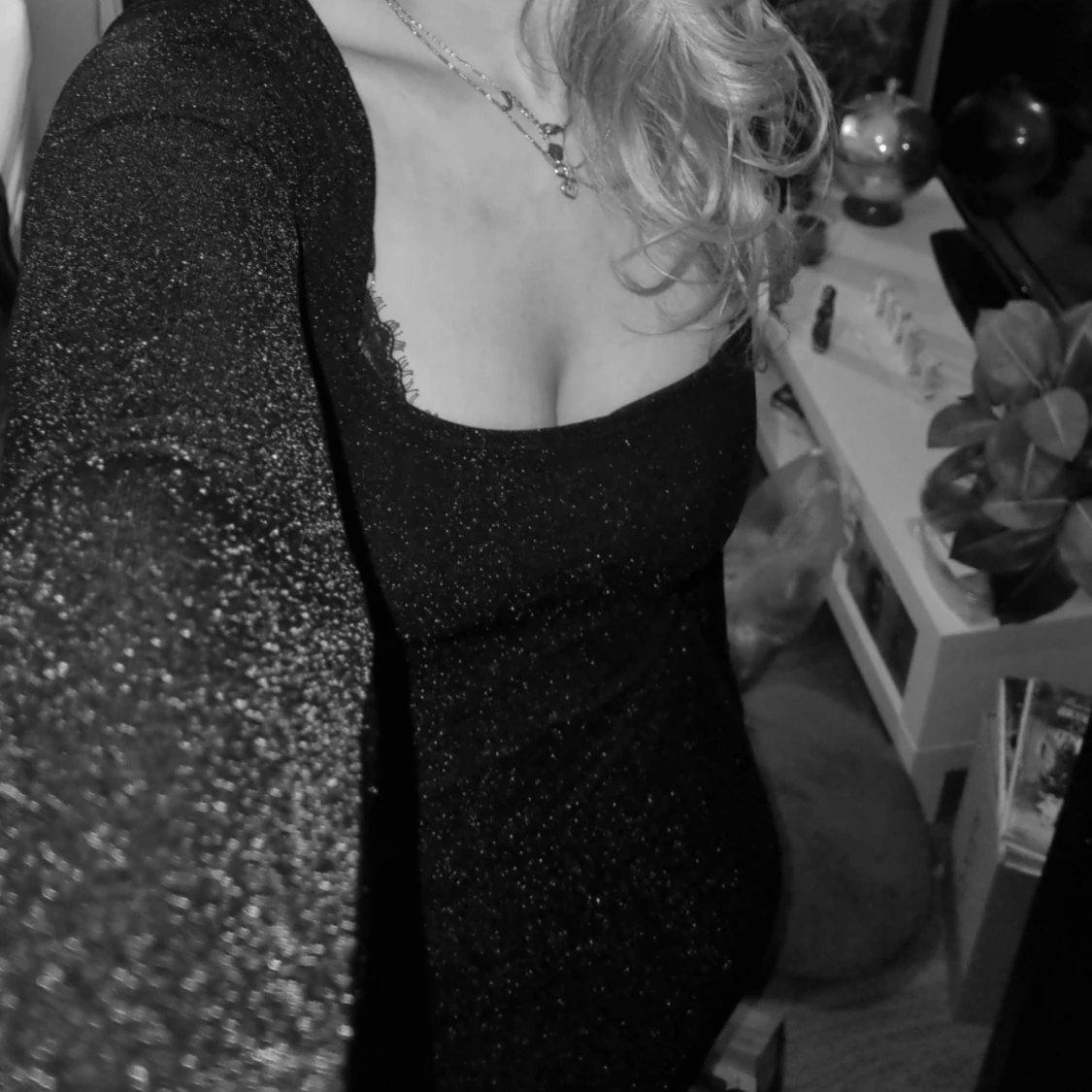 Svart glittrig långklänning - 92