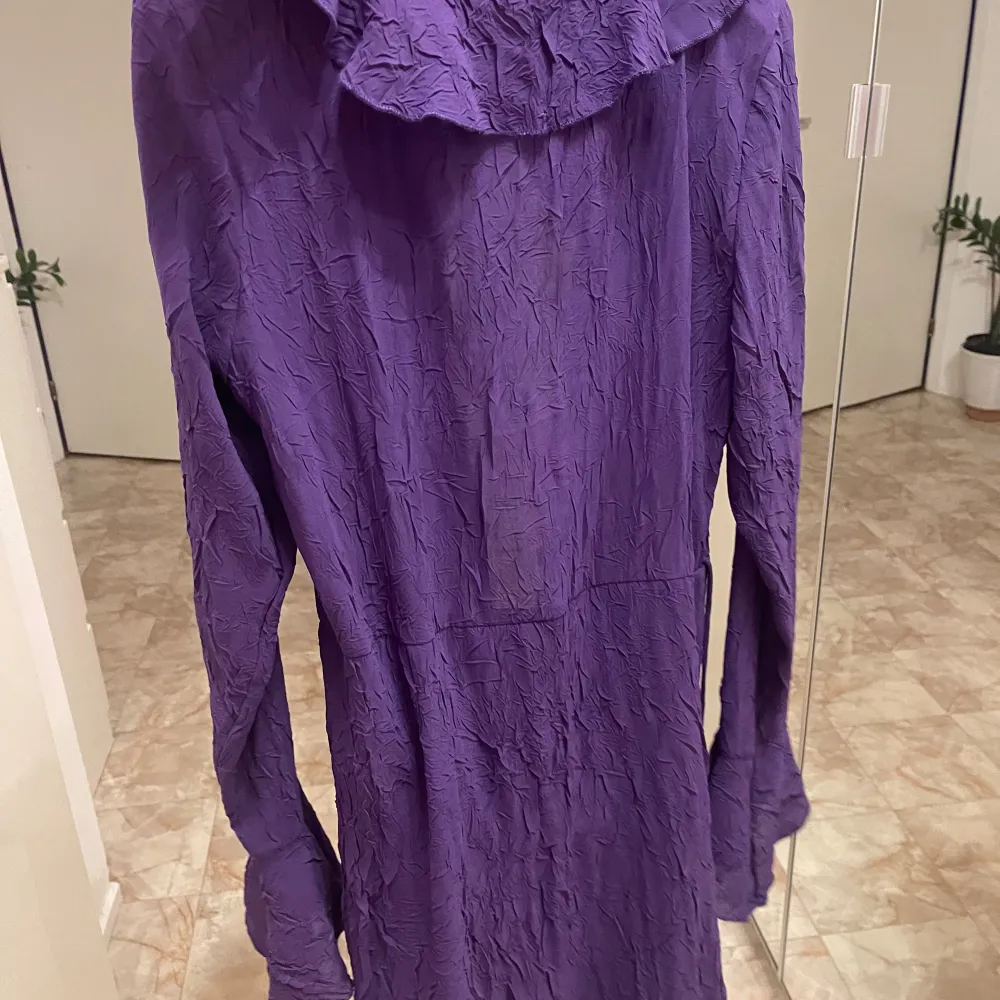 Klänningen är från Gina Tricot har använts en gång väldigt fint på . Mekot.