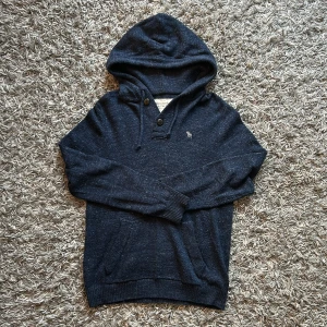 Stickad hoodie  - Stickad hoodie (Abercrombie & fitch) | skick 8/10 | strl S | mitt pris 559