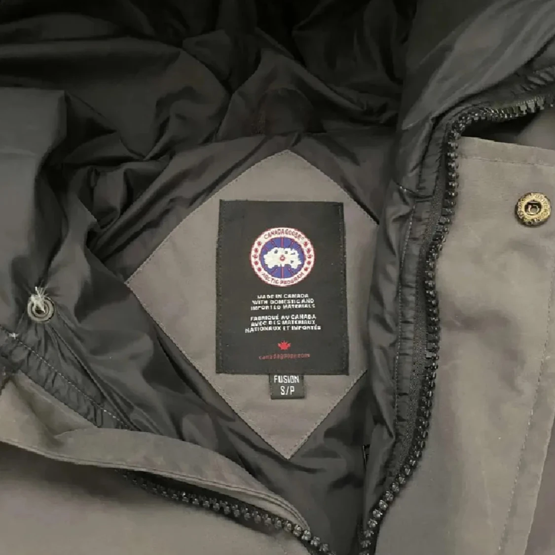 Grå dunjacka från Canada Goose - 91