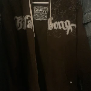 Billabong hoodie - Säljer denna billabong hoodie 🌹 Priset kan diskuteras😔