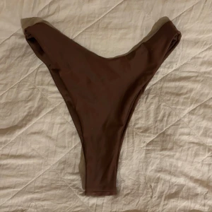 Brun bikiniunderdel - Säljer denna supersnygga bikiniunderdel då den tyvärr inte kommer till användning. Bara använd ett par fåtal gånger. Den är dubblelined. Bara att skriva vid funderingar ❤️