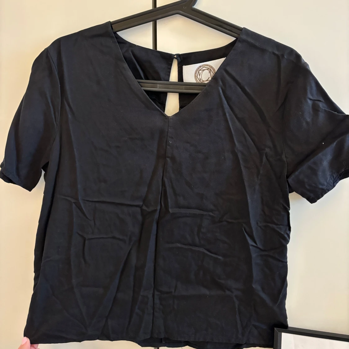 Svart kortärmad topp med öppen rygg - 1