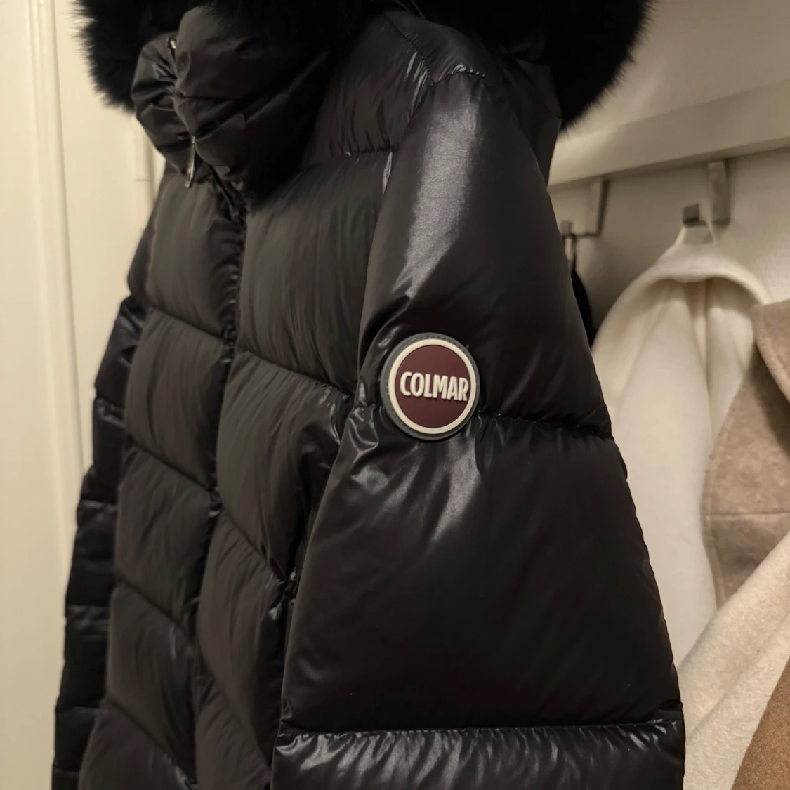 Svart dunjacka från Colmar