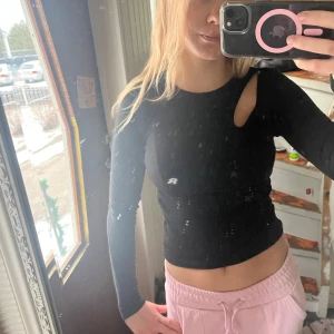 Cut out topp - Knappt använd 