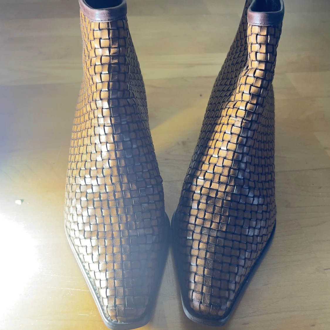 Bruna flätade boots med klack