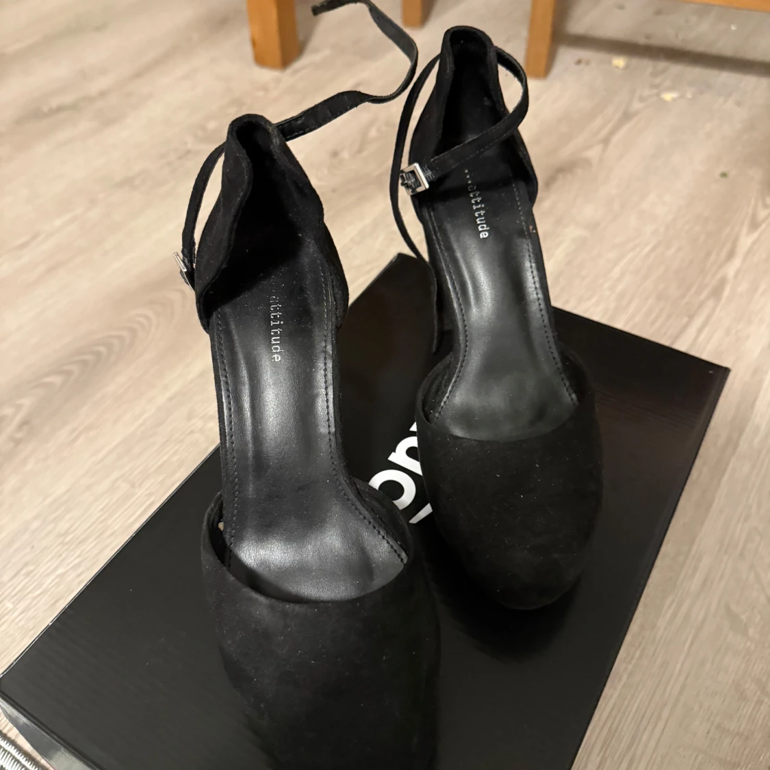 Svarta klackskor med ankelrem - 2