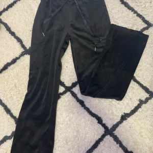 Svarta byxor från Gina Tricot - black pants from gina tricot