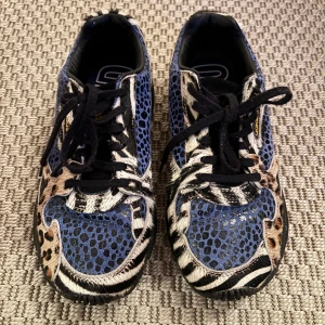 Adidas Falcon Leopard sneakers  - Chunky snygga unika leopard sneakers från Adidas. Riktiga statement sneakers. 