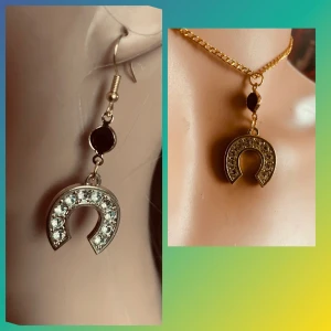 Made by prisförslag- 1 set med 1 Guldhalsband och 1 örhängen med hästsko - Elegant set med halsband och 1 örhänge i guldton. Båda smyckena har en hästskoformad berlock dekorerad med gnistrande stenar. Halsbandet har en kedja med en svart detalj ovanför hästskon, medan örhängena har en matchande svart detalj. Perfekt för att lägga till lite glamour till din look.