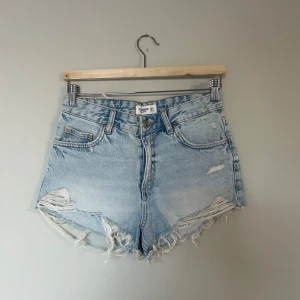 Jeans shorts  - Såå fiina jeans shorts som är perfekta till sommaren!! Säljer då de inte kommit till användning särskilt mycket!🩵🩵🩵