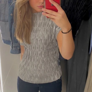 Silvrig topp - Silvrig topp från zara 🥰