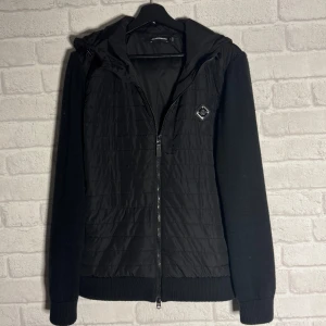 J.Lindeberg Cardigan - | J.Lindeberg cardigan |  defekt vid luvan syns lite vid användning |