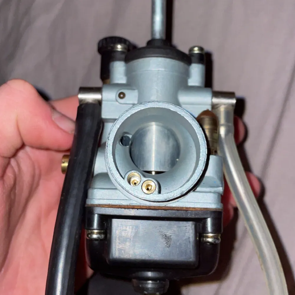 Säljer en fin 19mm fögge som är nästan ny utan att jag testade den vet ej vad de är för munstycke i den nu och oklart märke, lägg bud . Muu.