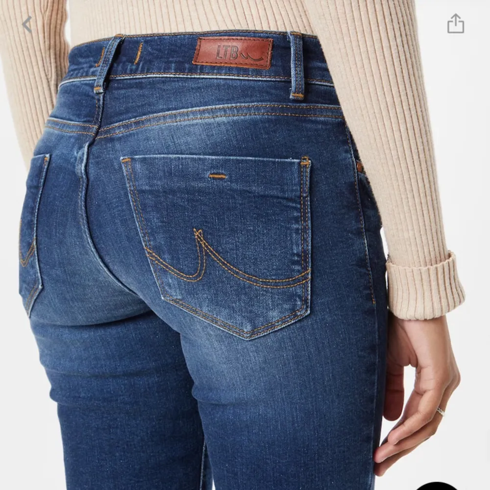 Jätte snygga jeans, säljer för de kommer inte till användning. Använd 1/2 gånger så de är i bra skick<3 Pris kan diskuteras  . Jeans & Byxor.