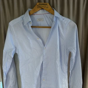 Eton skjorta - Skjorta från eton storlek 38, motsvarar ca S/M. Använd 1 gång. Nypris 1700 SEK.