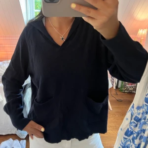 Stickad tröja zara  - Stickad tröja från zara som inte längre säljs! Cool detalj på ryggen