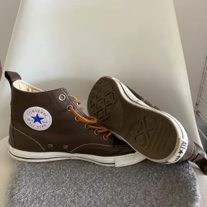 Converse All Star - Fint par Converse All Star. Dem är väl omhändertagna och i väldigt fint skick.  Dem passar även 0.5 storlek större Priset är inte hugget i sten. 