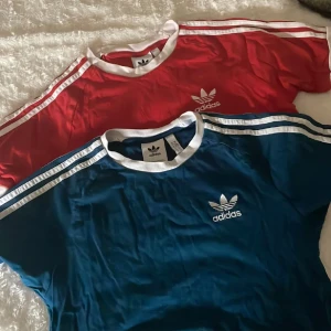 snygga adidas tröjor 💋💋 - mycket bra skick! aldrig använda. storlek xs-s 🙌pruta gärna! 