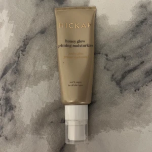 hickap honey glow primer - säljer min primer från hickap då den inte funkar för mig (har inte förstått hur jag ska använda den). Har prövat den 4 gånger så det finns mycket kvar🩷🎀