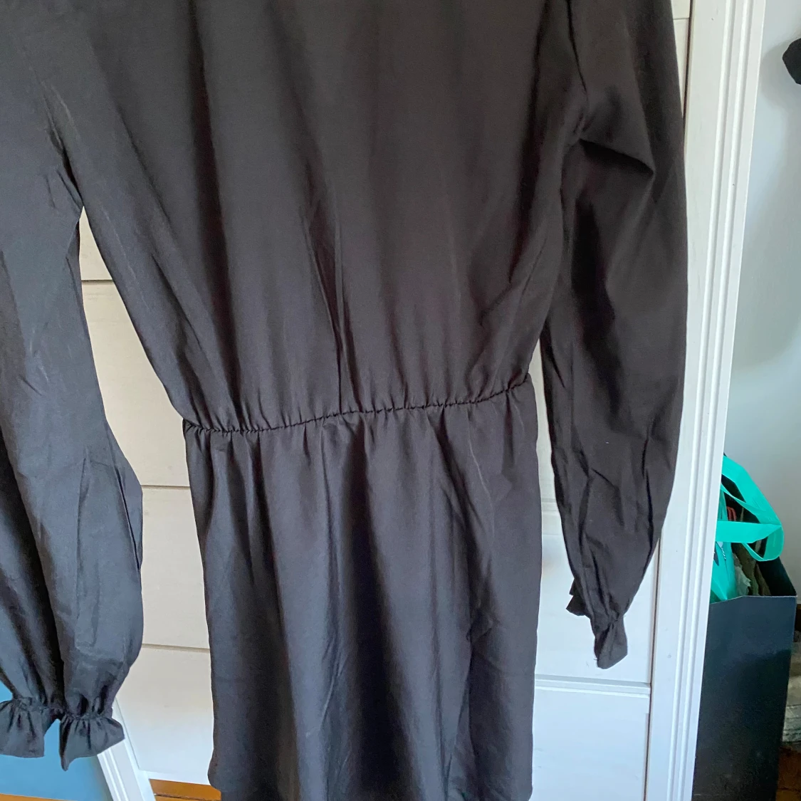 Svart omlottklänning från NA-KD - 91