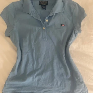 Blå Ralph Lauren tröja - Säljer min blåa ralph Lauren tröja som är i bra skick💙🤍