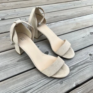 Klacksko - Klacksko som är använda en gång. Storlek 37 💗