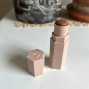 Fenty beauty match stick i färgen truffle 04. Testad 