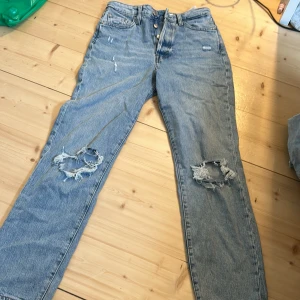  Hm jeans - Storlek 36 dock snyggt när dem är lite större. Bra skick 