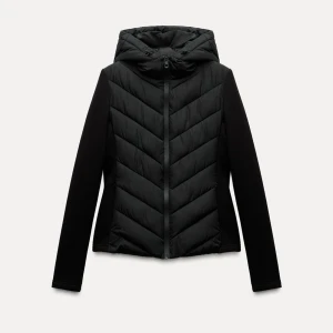 Zara jacka - Säljer zara jacka likadan som den populära zara västen fast med ärmar. Skickar egna bilder och hur den ser ut på privat. Ny pris 450kr, Säljer för 340kr. Helt ny har bara Använt 1 gång. Kan tänka mig sänka priset.