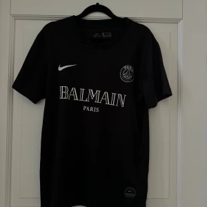 Balmain tröja   - Ny skick 