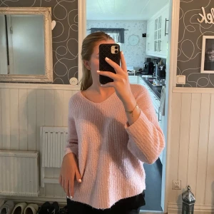 Stickade tröjor - Två fina stickade tröjor från vero Moda💙💗strl S. En för 100kr och båda för 150kr