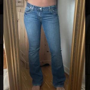 Low Waist jeans - Lågmidjade jeans storlek 36, jag är 168. Köpta vintage i Spanien 