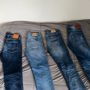 Jeans (replay,nudie,pepe) - replay anbass helt nya storlek W33L36, pris 1299 (nypris 1799)  nudie jeans Lean Dean bra skick W32L36, pris 899 (nypris 1699)  nudie jeans gritty Jackson nyskick W32L36, pris 699 (nypris 1599)  pepe jeans W32L36 pris399 (nypris 899)  ALLA FÖR 1999