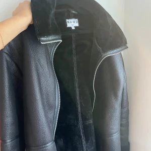 Jacka  - Skön vinter/höst jacka. Varm och snygg. ”Päls” & ”skinn” jacka perfekt till kylan 