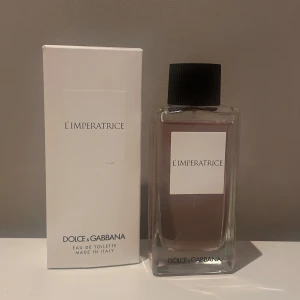 Dolce and gabbana Limperatrice - Dolce and gabbana limperatrice edt . 100ml  Doftar jättegott, fruktig och fräsh. 🍉  köpt för 1250kr, pris kan diskuteras 