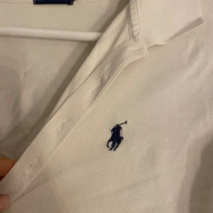Ralph Lauren tröja - Super fin Ralph lauren tröja som inte kommer till användning, bra skick!