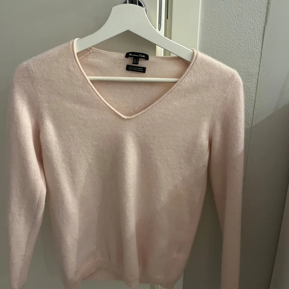 Har krympt i tvätten så den passar för st XS eller XSS, ljus rosa, 100% cashmere. Tröjor & Koftor.