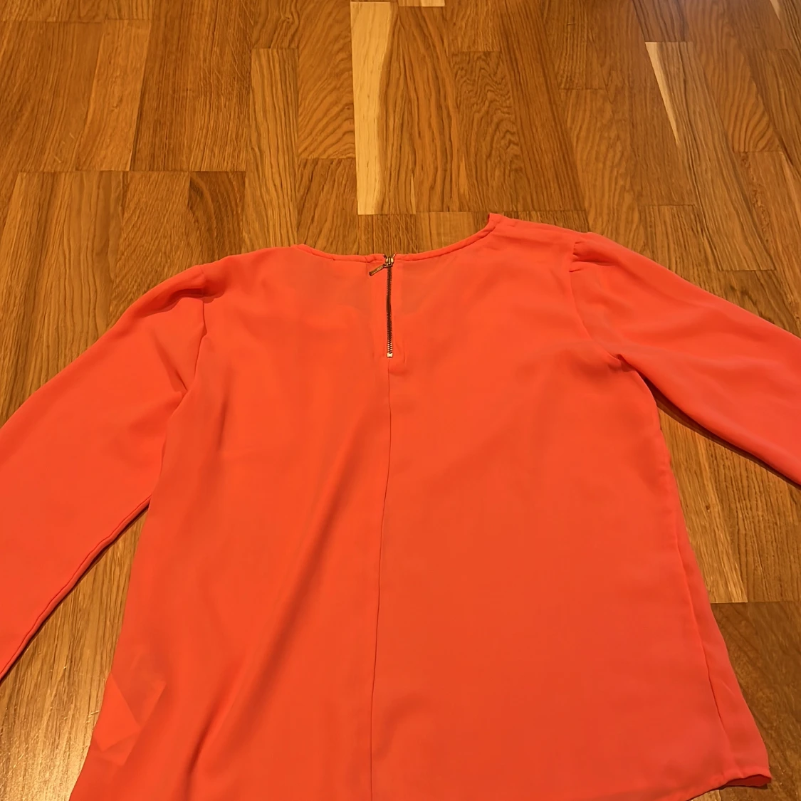 Korallfärgad blus från ONLY - 91