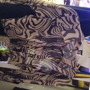 Genomskinlig långärmad tröja - Helt oanvänd p.ga. för liten