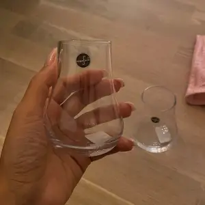 Dessa kan både användas som glas eller vas. Jättebra skick från sagaform. 