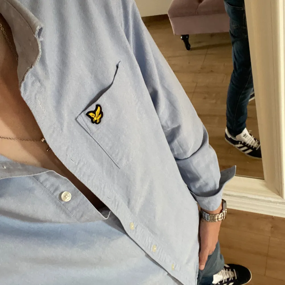 Säljer en fet Lyle & Scott skjorta. Skjortan är i nyskick, har använts en gång. Nypris ligger på 800. Skriv om du har några frågor!. Skjortor.